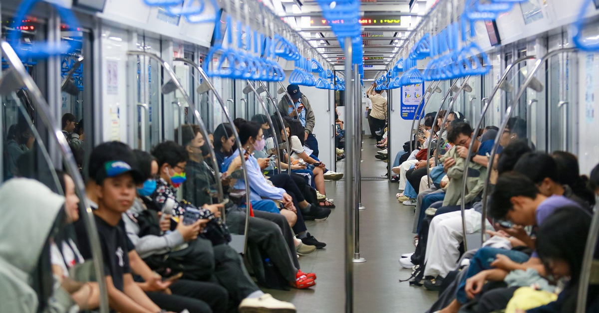 Đi metro số 1 bớt kẹt xe, tiết kiệm hơn khi xăng tăng giá?