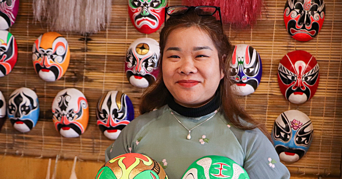 Niềm đam mê mặt nạ hát bội