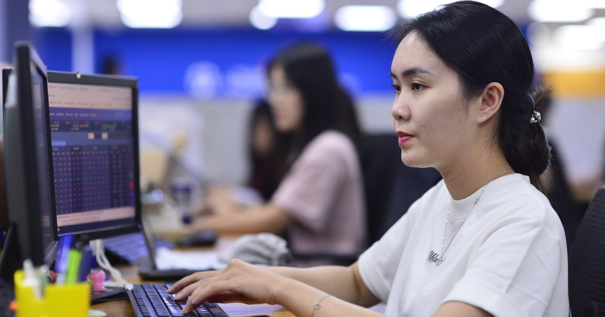 Khi thế giới bất ổn, nhà đầu tư nên 'cẩn thận' với chính mình