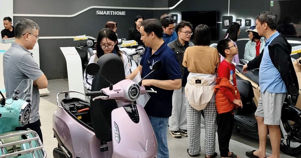 Xe điện hút khách