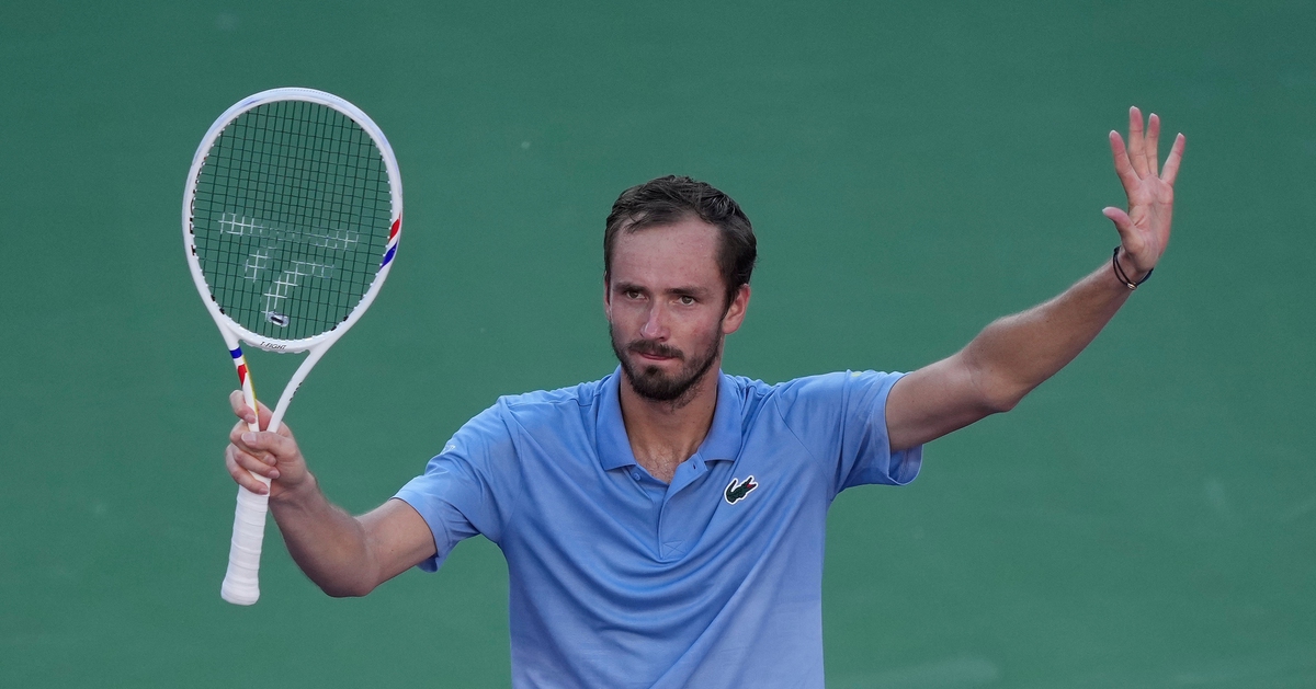 Medvedev chấm dứt chuỗi 34 trận thắng của Alcaraz tại Indian Wells 2026