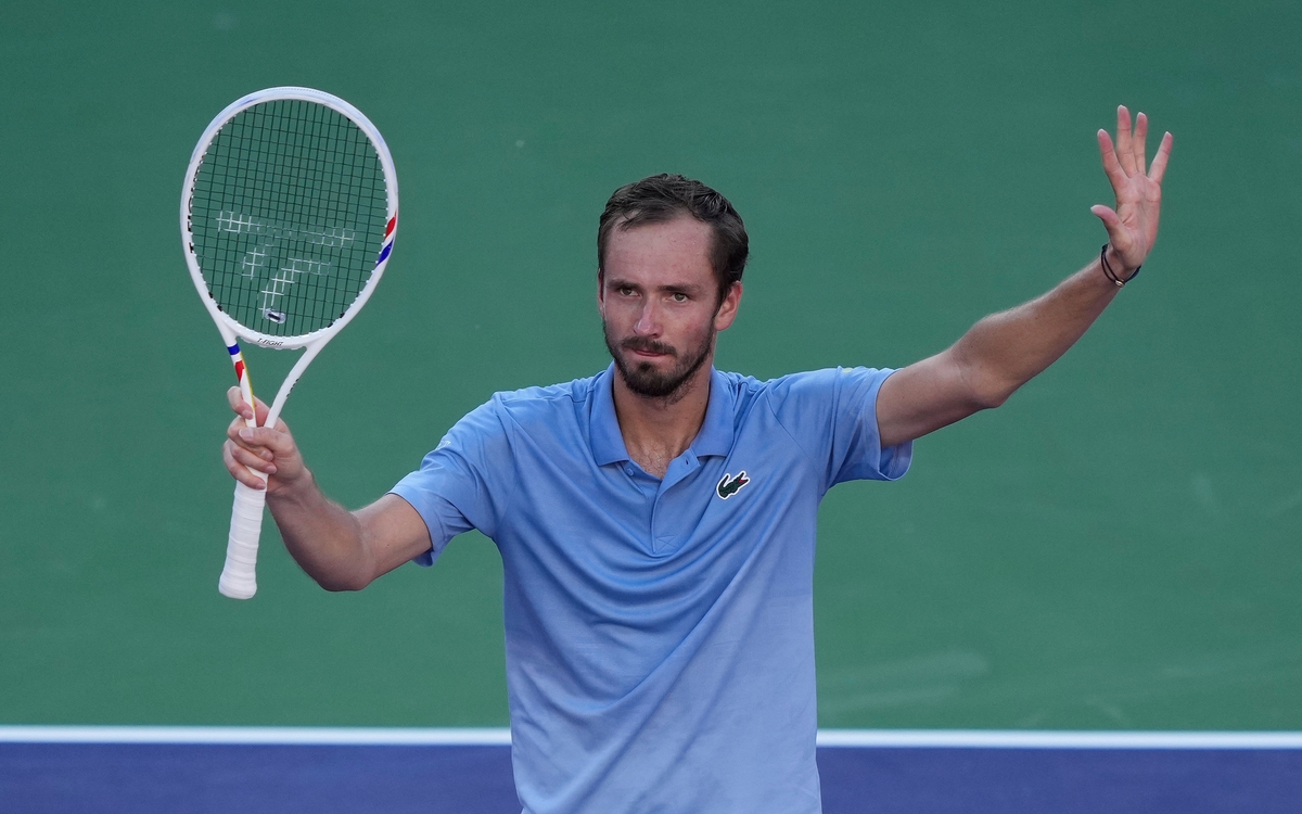 Medvedev chấm dứt chuỗi 34 trận thắng của Alcaraz tại Indian Wells 2026