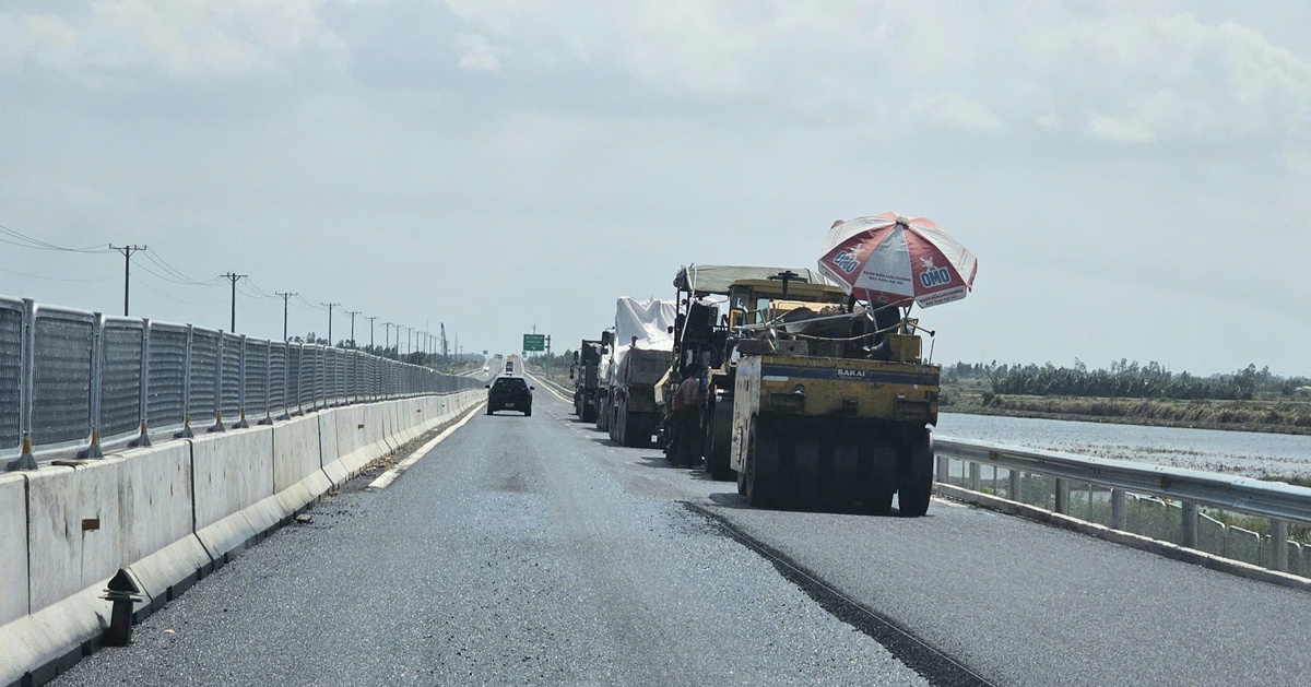 Cao tốc Hậu Giang - Cà Mau tạm dừng khai thác từ 13h ngày 16-3, người dân đi lại thế nào?