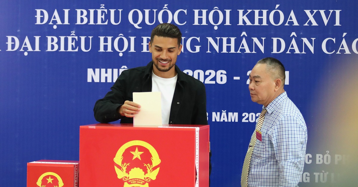 Cầu thủ nhập tịch Đỗ Hoàng Hên đi bầu cử