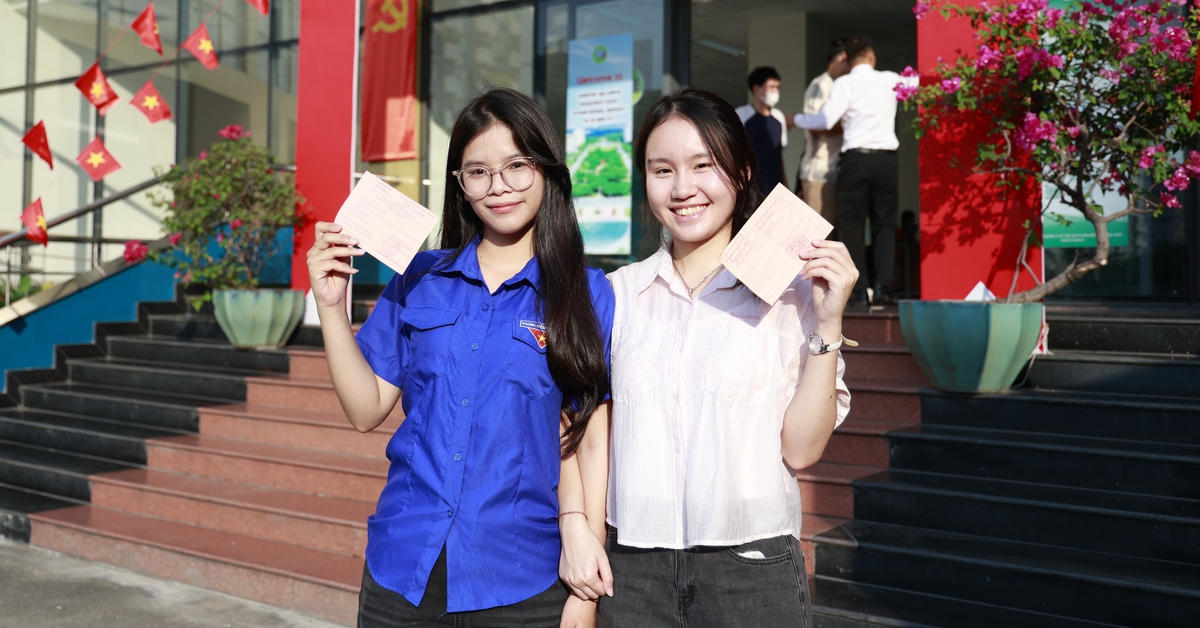 22.000 sinh viên ở ký túc xá ĐH Quốc gia TP.HCM đi bầu cử, nhiều bạn lần đầu cầm lá phiếu