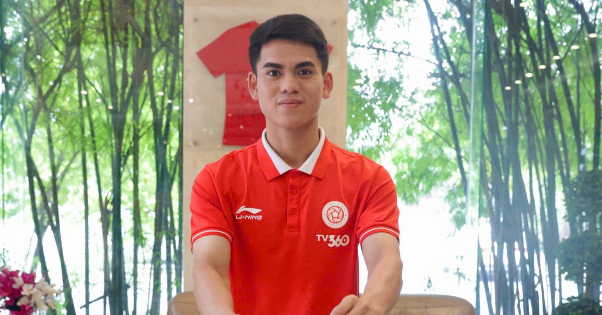 Khuất Văn Khang và cầu thủ Thể Công - Viettel háo hức đi bầu cử