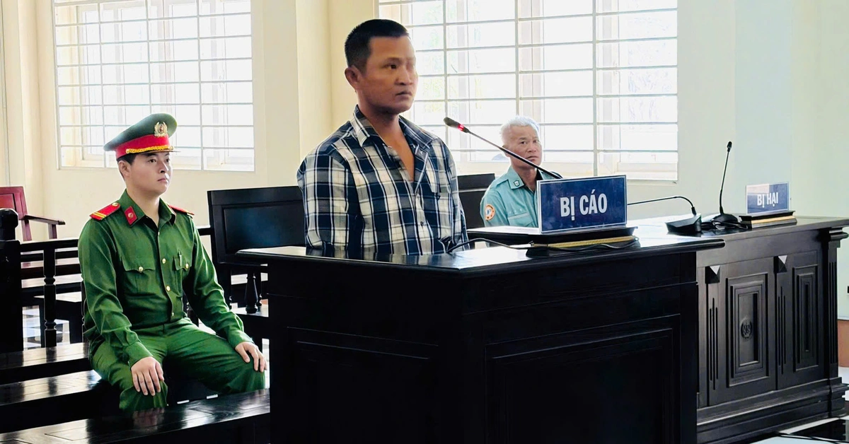 Gây nhau chỉ vì một con chó rượt ba con gà, con trai đập cha trọng thương