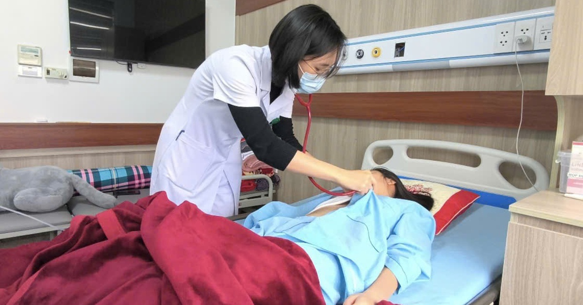 Tưởng viêm họng nhẹ, nữ sinh 16 tuổi bị ‘siêu vi khuẩn’ tấn công não, tim suýt mất mạng