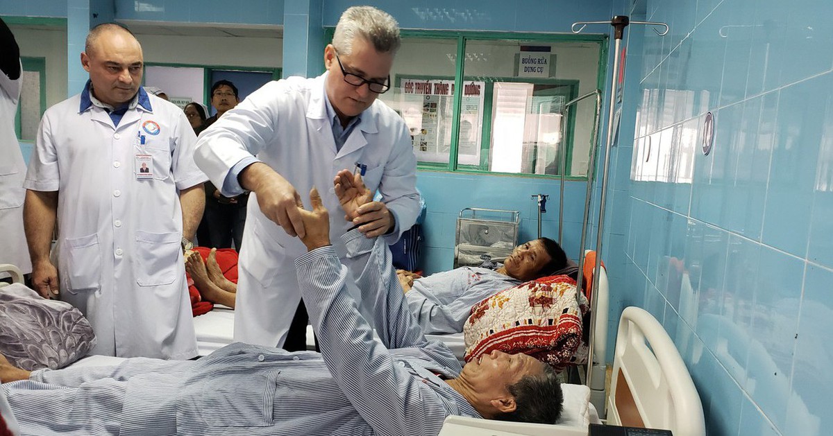 Nghĩa tình Cuba và những 'chiến sĩ áo trắng' không biên giới