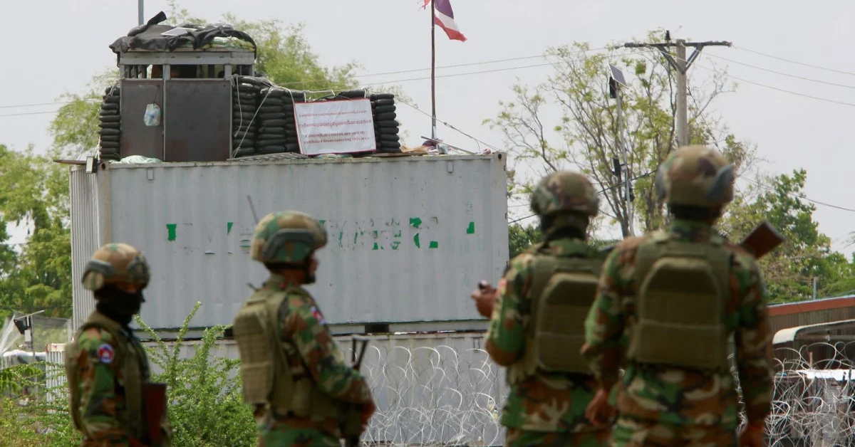 Thái Lan dựng hàng rào dọc biên giới, nói Campuchia đã chấp thuận