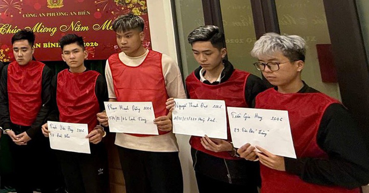 Tạm giữ hình sự 12 thanh thiếu niên dùng chai ném nhau trên đường Bùi Viện