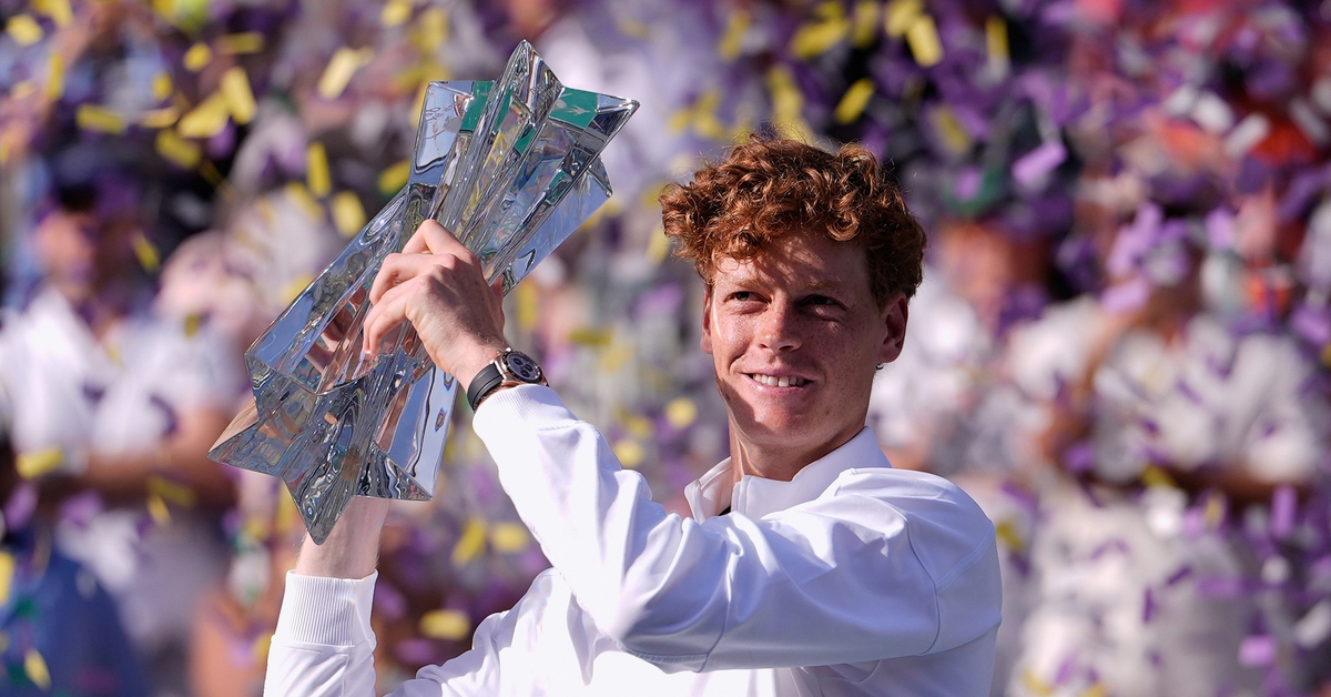 Jannik Sinner sánh ngang kỷ lục của Federer và Djokovic