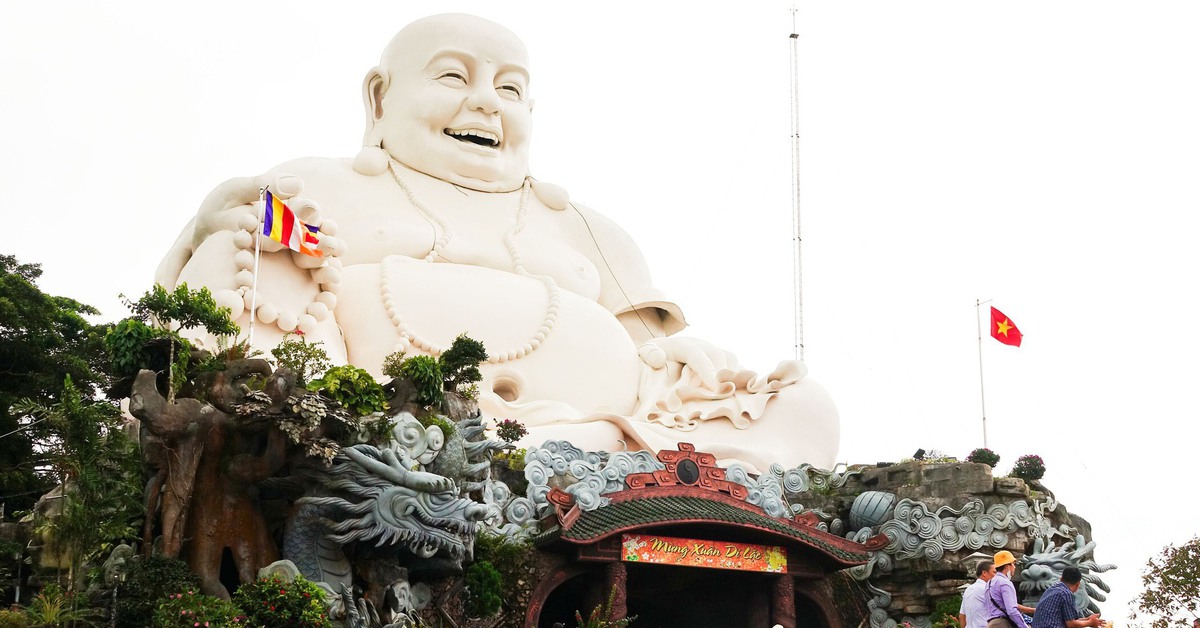 Để núi Cấm, miếu Bà Chúa Xứ núi Sam đón khách quốc tế