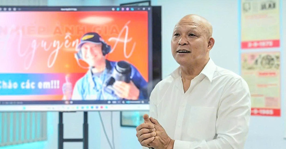 Sinh viên truyền thông học nhiếp ảnh thực tế cùng nhiếp ảnh gia Nguyễn Á