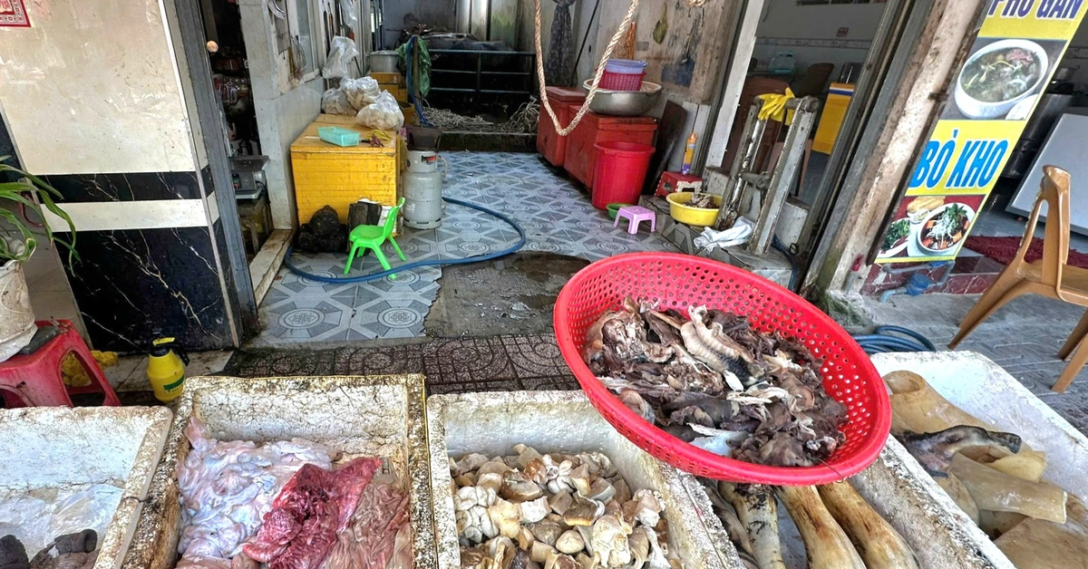 Hộ kinh doanh trâu, bò giết mổ ngay tại chợ Thứ Bảy, làm ô nhiễm