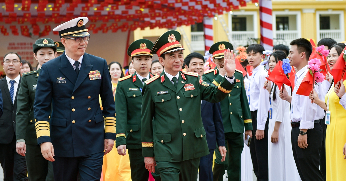 Bộ trưởng Bộ Quốc phòng Việt Nam và Trung Quốc thăm đồn biên phòng, dự lễ khánh thành trạm y tế