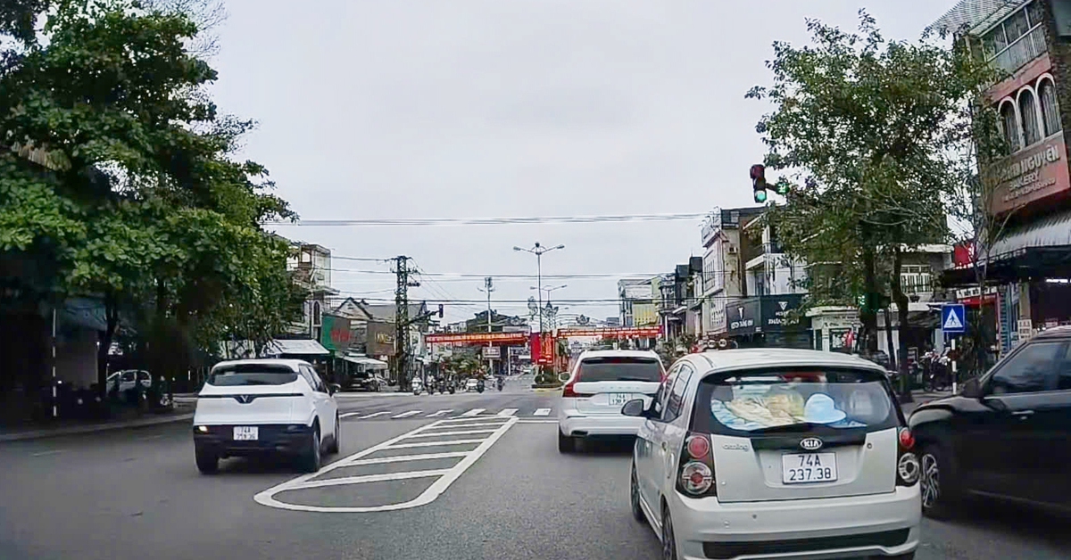 Có tố cáo qua Zalo Cục Cảnh sát giao thông, nữ tài xế đi ngược chiều bị phạt 5 triệu đồng