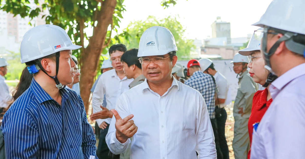 Chủ tịch UBND TP.HCM: Tháng 6 phải xong toàn bộ mặt bằng dự án rạch Xuyên Tâm