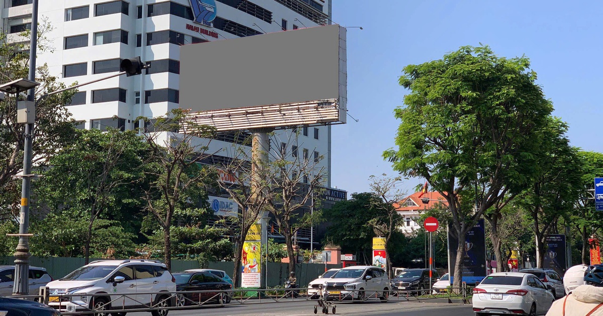 Nhiều bảng quảng cáo tại TP.HCM "đột ngột" bị tê liệt khai thác kinh doanh
