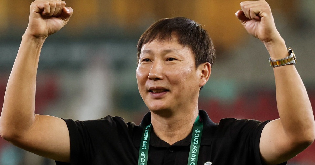 FIFA đăng thông điệp thú vị về ông Kim Sang Sik sau vụ Malaysia