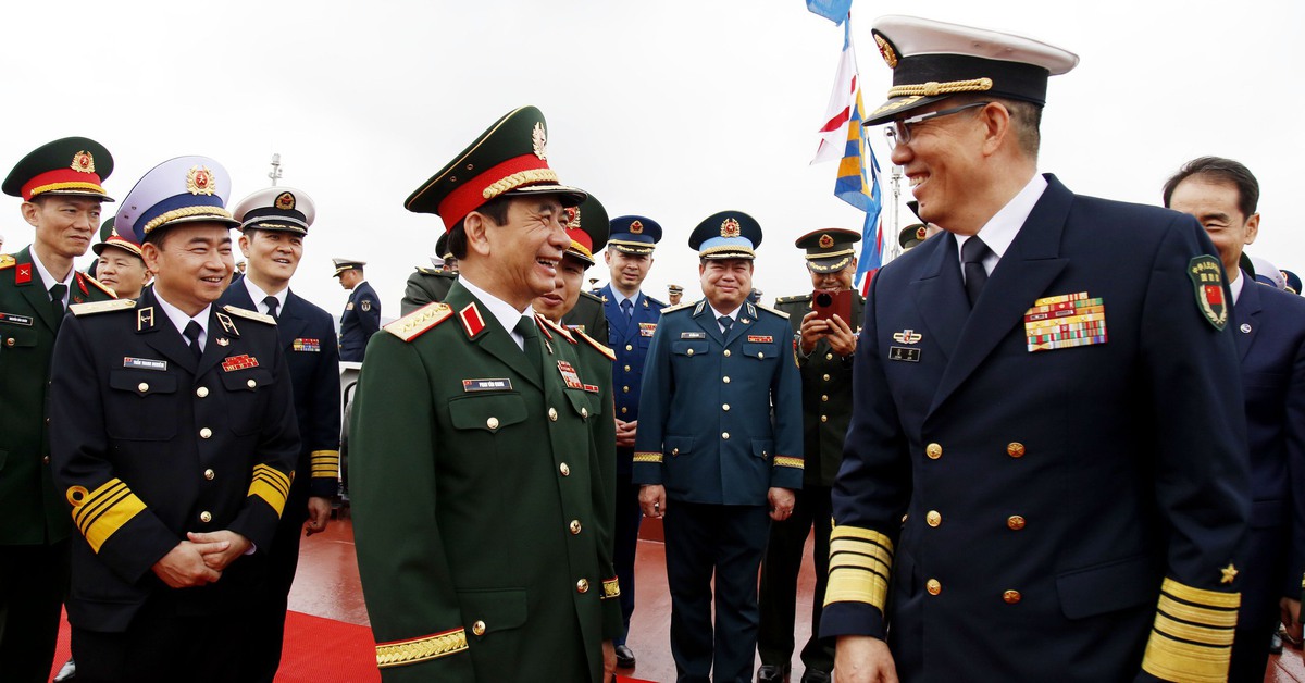 Bộ trưởng Bộ Quốc phòng Việt Nam - Trung Quốc dự lễ khởi hành tuần tra liên hợp hải quân