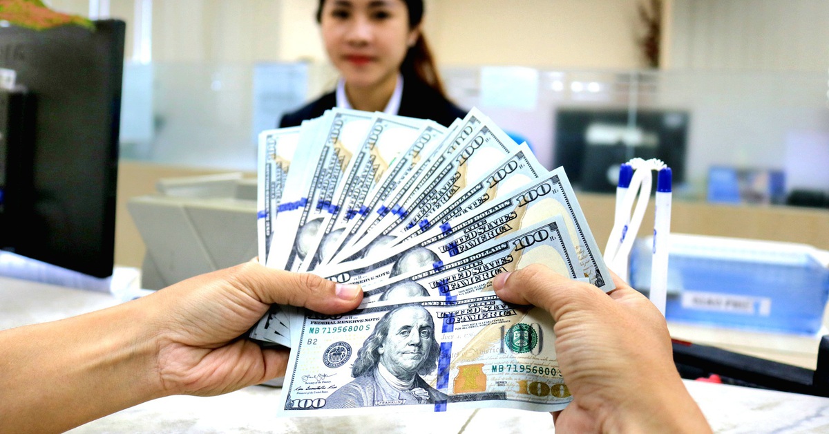 Tỉ giá trong thế gọng kìm