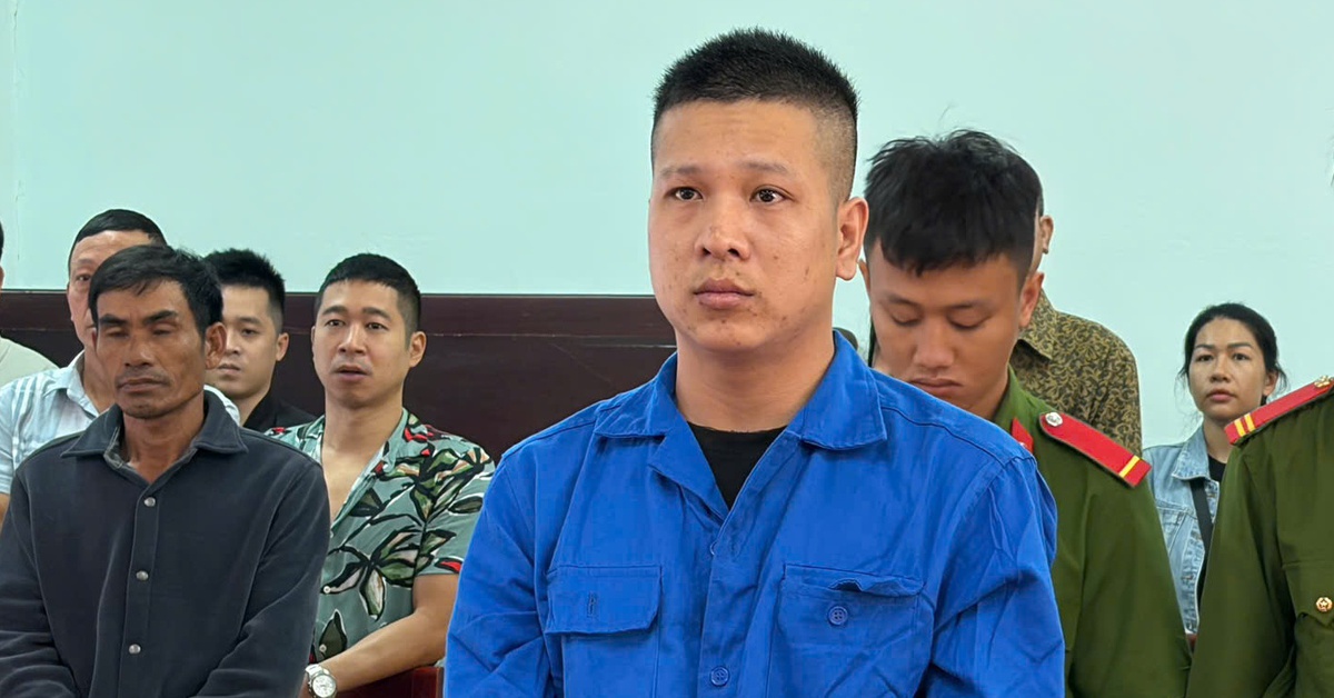 Đánh CSGT đang điều tiết giao thông giữa trời mưa lũ, bị phạt 12 tháng tù