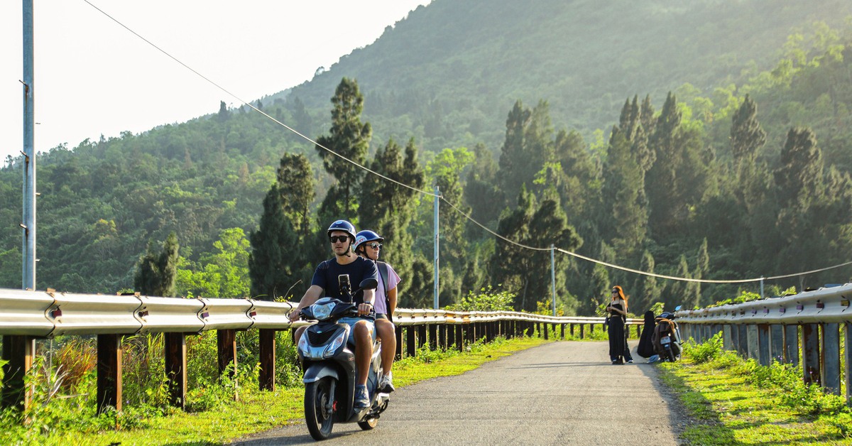 Khám phá cung đường đẹp tựa trời Âu trên đèo Hải Vân