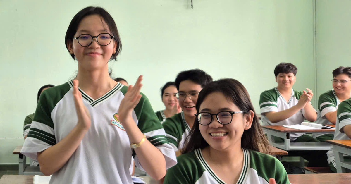 Nữ sinh TP.HCM đoạt giải nhất môn 'khô khan' nhờ học bằng tư duy