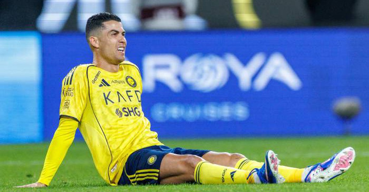 Cổ động viên lo lắng vì Ronaldo bị chấn thương