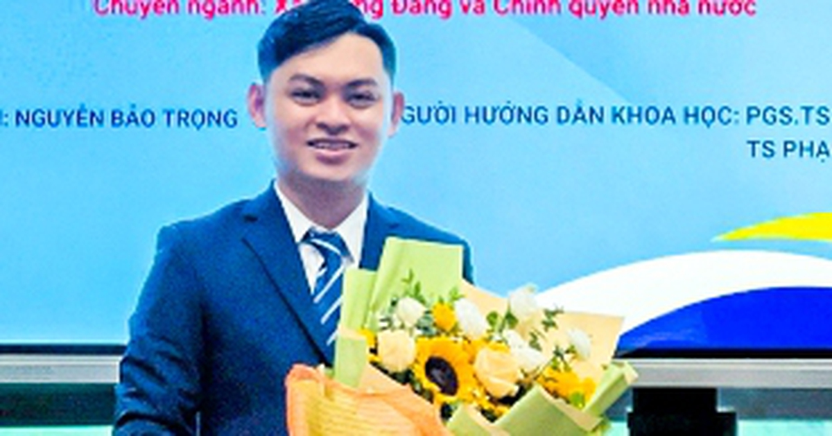 Bỏ công việc ngân hàng, thạc sĩ viết đơn xin nhập ngũ