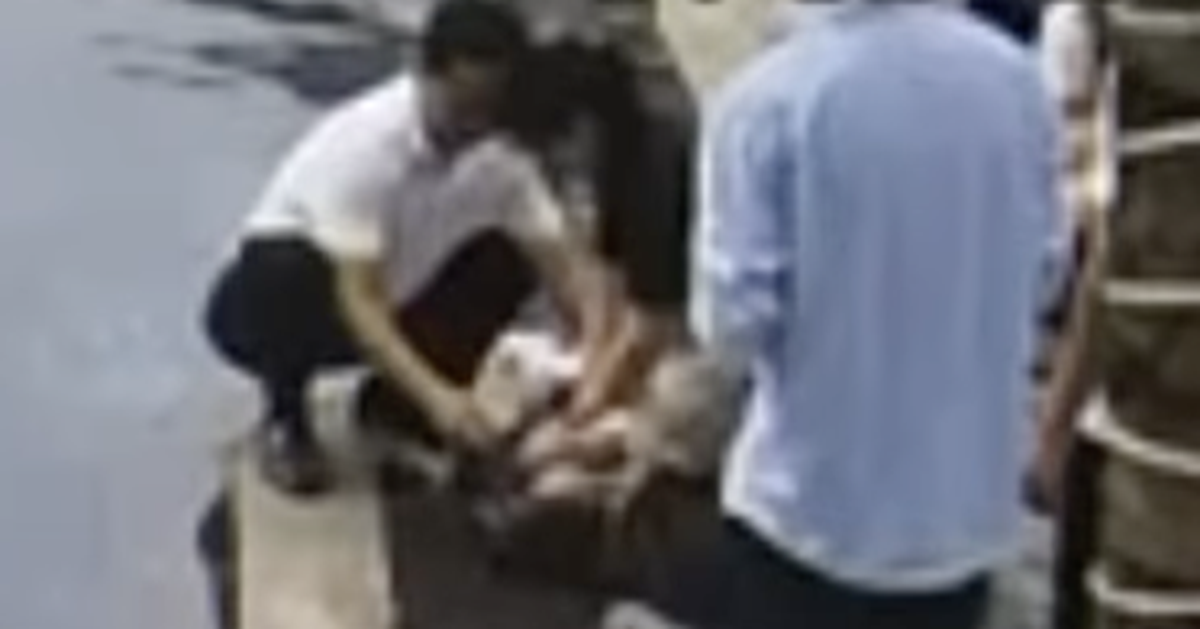 Đang đi nghỉ dưỡng, nữ bác sĩ kịp thời ép tim, cứu sống trẻ 3 tuổi bị đuối nước