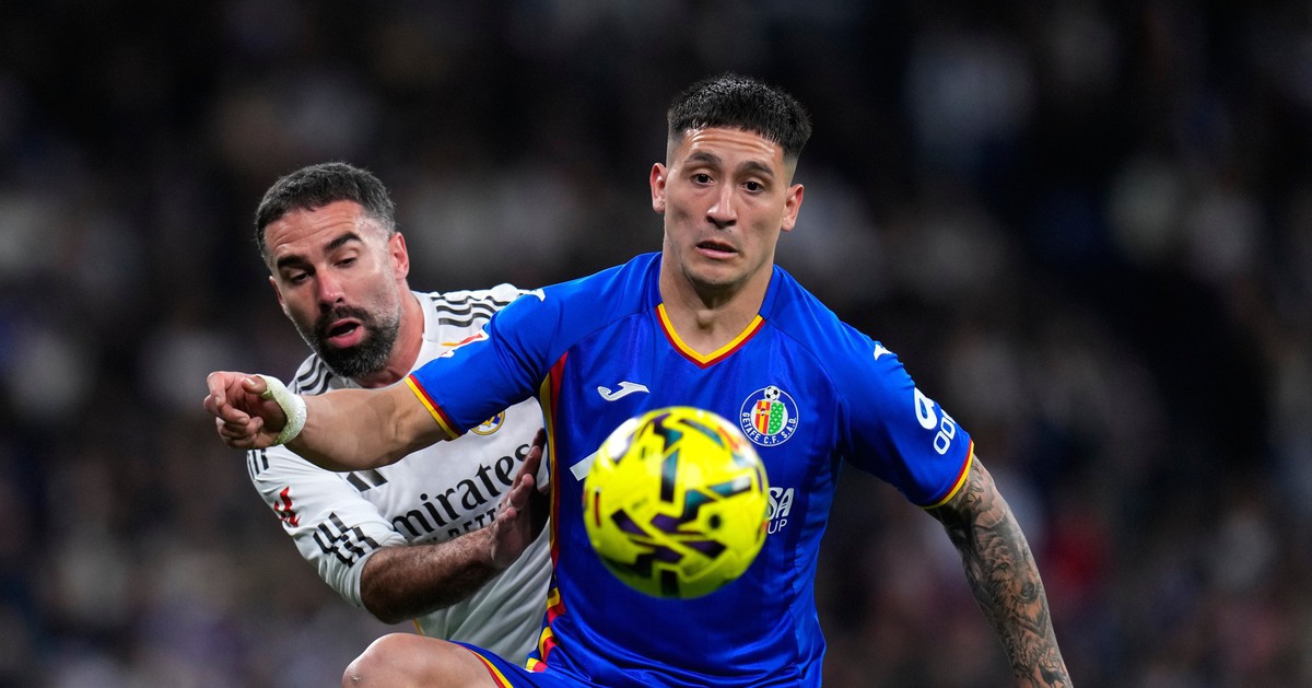 Thua sốc Getafe, Real Madrid bị Barca bỏ xa 4 điểm