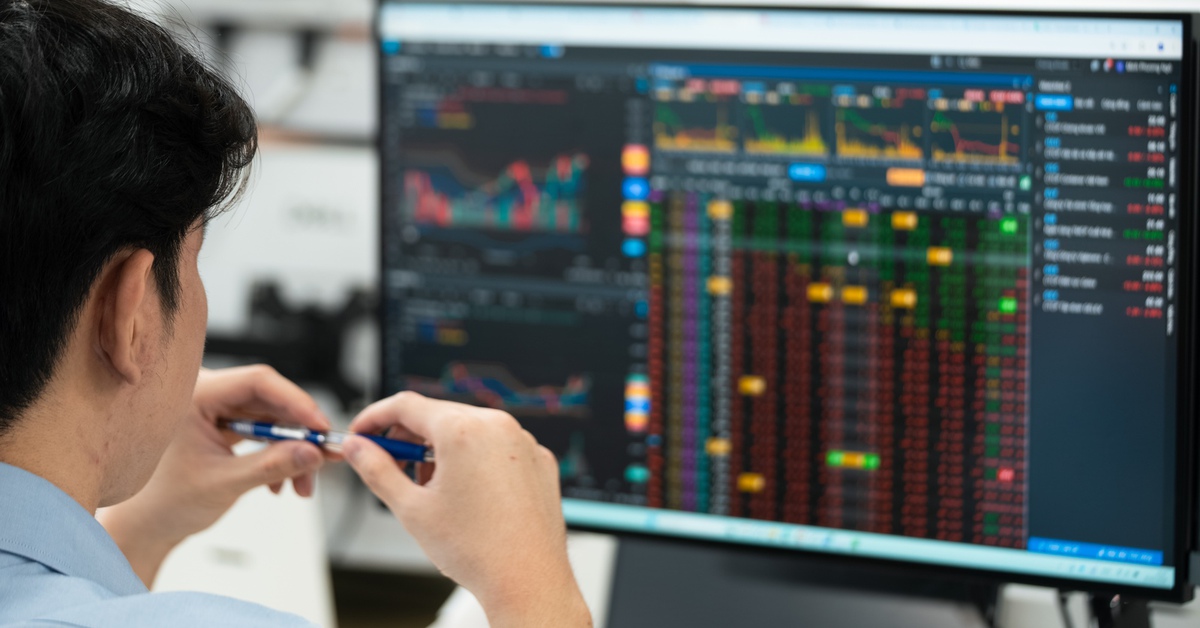 Chứng khoán 3-3: Có nên bắt đáy sau phiên thị trường giảm hơn 34 điểm?