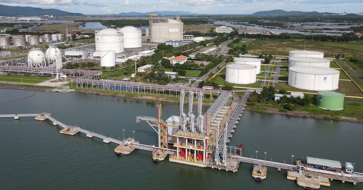 Sập cầu dẫn khiến lô hàng LPG từ Trung Đông giao về Việt Nam tạm dừng, PVGas lo tìm nguồn mới