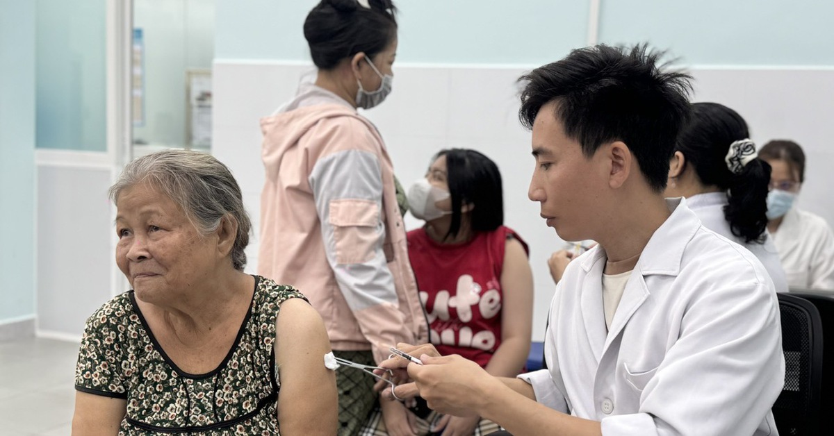 Sau Tết, người dân tiêm vắc xin phòng bệnh dại tại Viện Pasteur TP.HCM tăng 4-5 lần