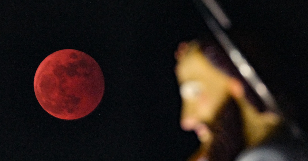 Tối nay, người dân Việt Nam có thể ngắm 'trăng máu' trong gần 1 tiếng