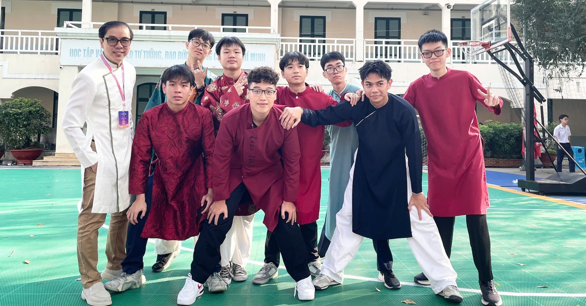 1.450 học sinh 'trẩy hội non sông', biến giờ văn thành lễ hội văn hóa rực rỡ