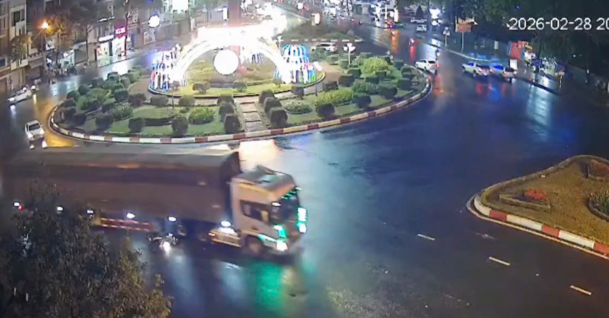 CSGT Đắk Lắk khuyến cáo về 'điểm mù' sau vụ người phụ nữ bị cuốn vào gầm container