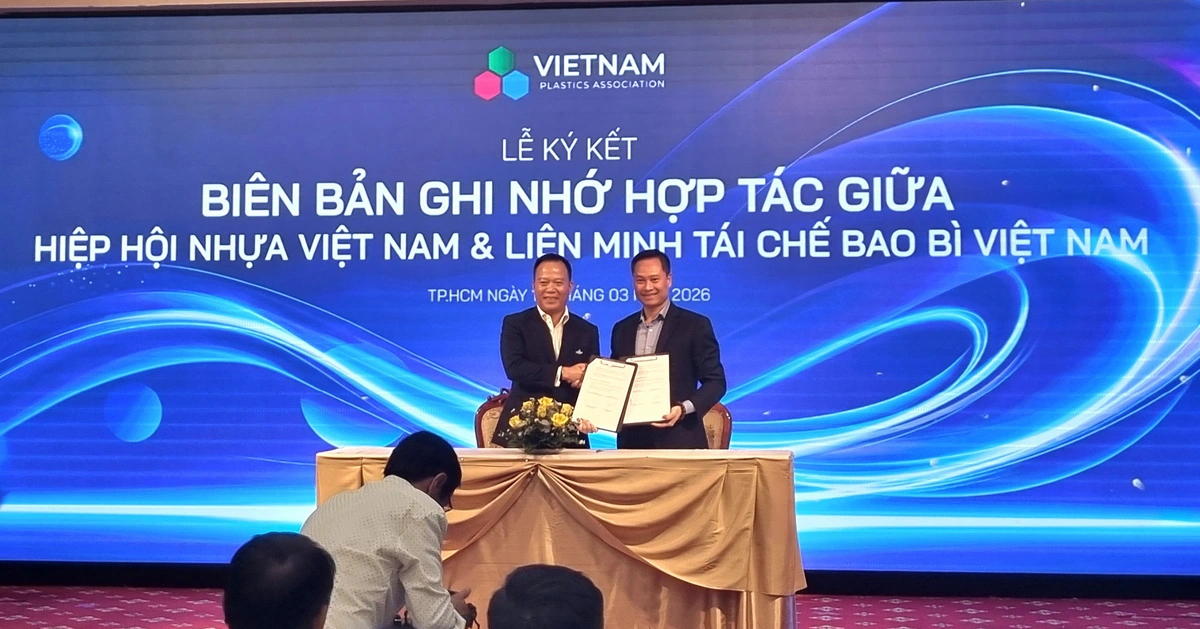 Ngành nhựa ‘tăng tốc’ xanh hóa