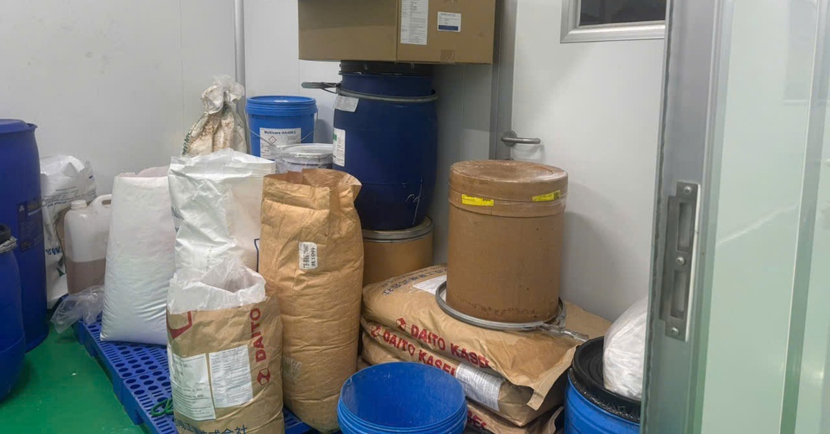 Công an TP.HCM triệt phá 'công xưởng kem trộn'