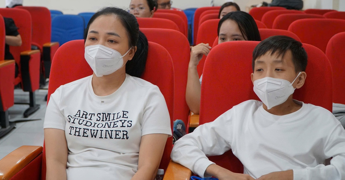 Mẹ hiến thận cứu con, ca ghép đầu tiên tại Bệnh viện Nhi đồng 1