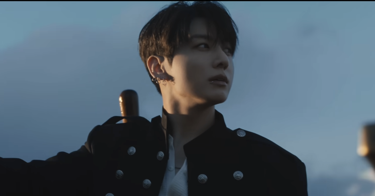 BTS 'đạp sóng rẽ gió', trở lại đầy mạnh mẽ với MV Swim