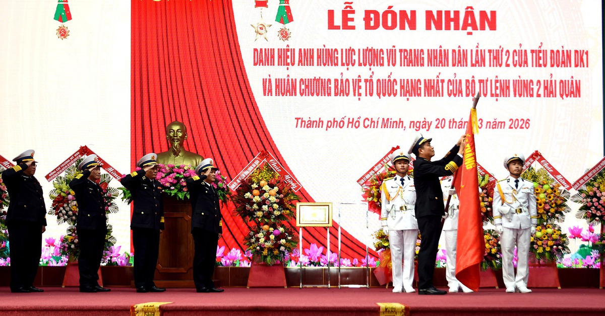 Vùng 2 Hải quân lần thứ 2 đón nhận Huân chương Bảo vệ Tổ quốc hạng nhất