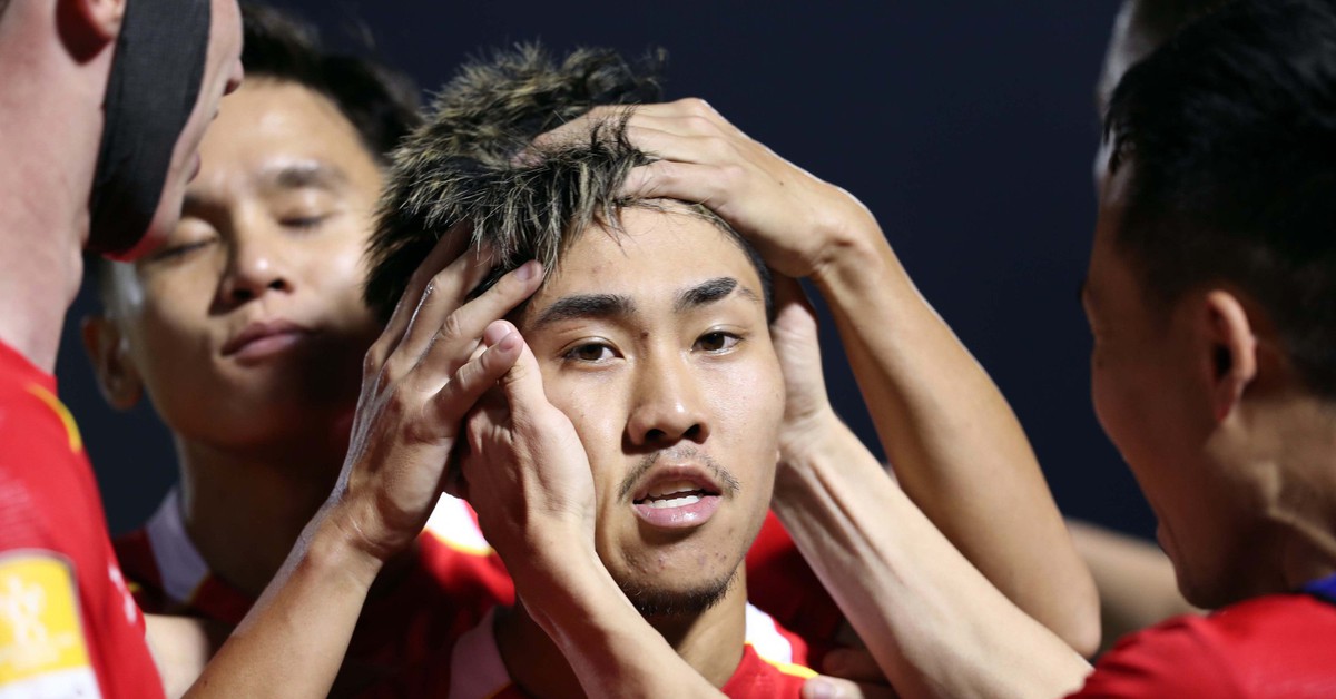 Khoa Ngô nói gì khi Tiến Linh nhường phạt đền?