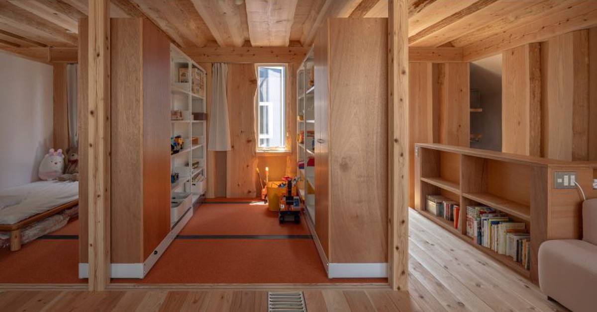 Ngôi nhà có những vách ngăn di động và căn phòng xây trên cột