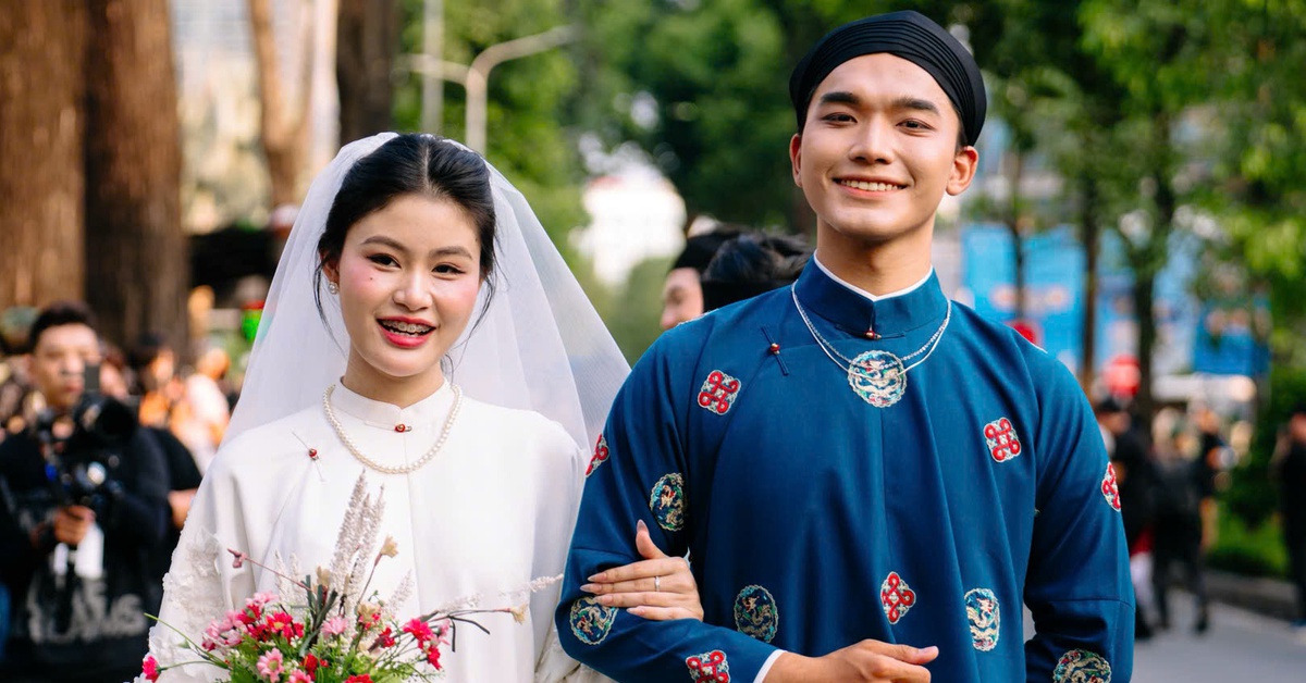 Hơn 1.000 bạn trẻ diện Việt phục diễu hành giữa trung tâm TP.HCM