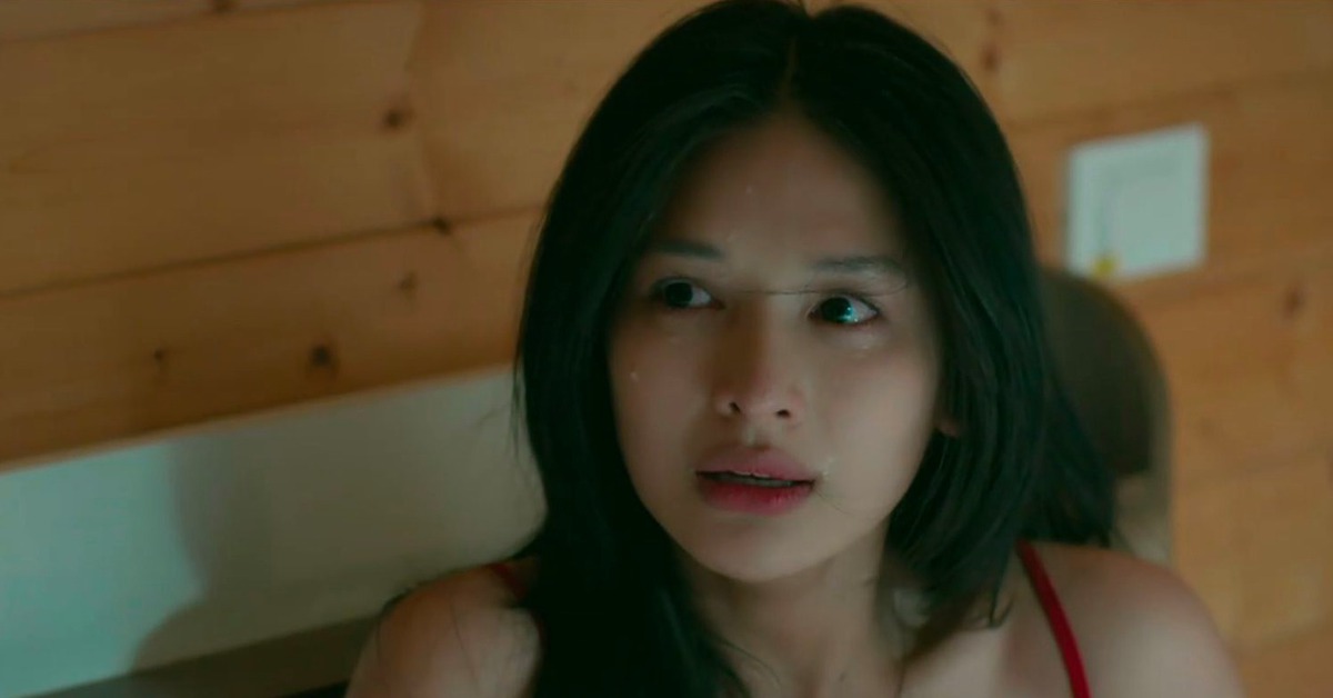 Đồng hồ đếm ngược bị phản ứng vì có cảnh nhạy cảm trong giờ vàng