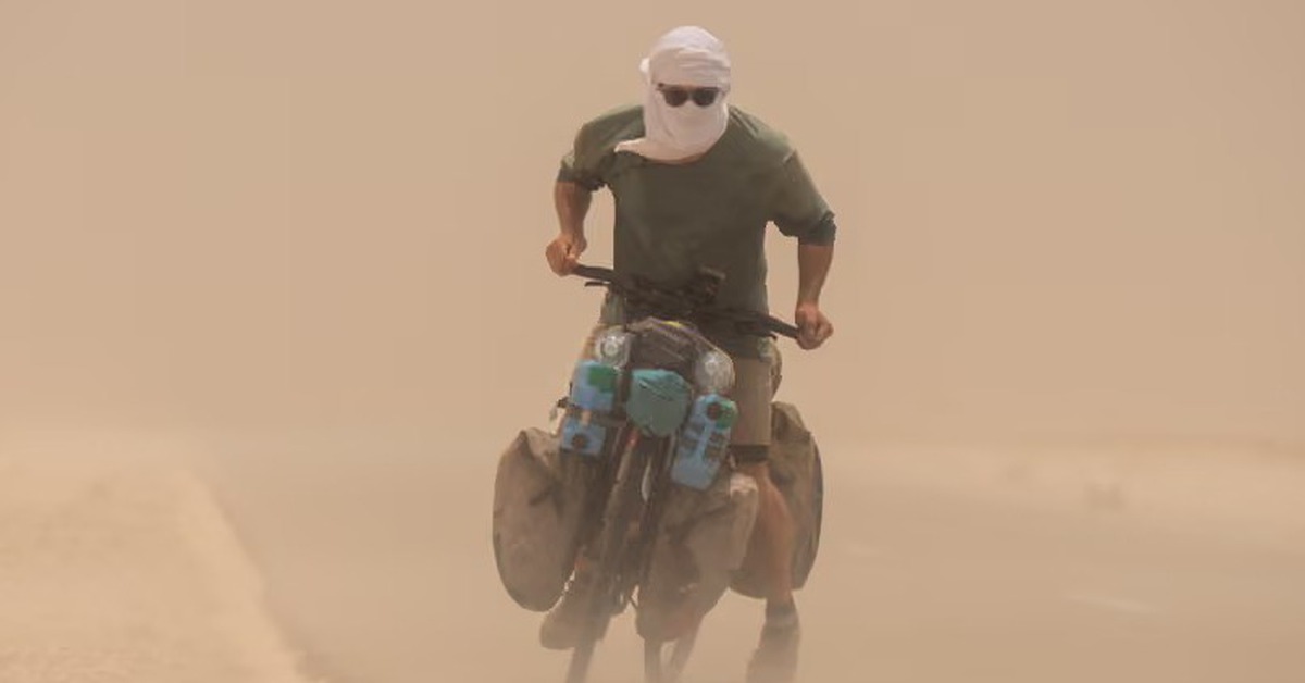 Người đàn ông đạp xe 55.000km trong 4 năm, xuyên nắng nóng 51 độ C và lạnh âm 25 độ