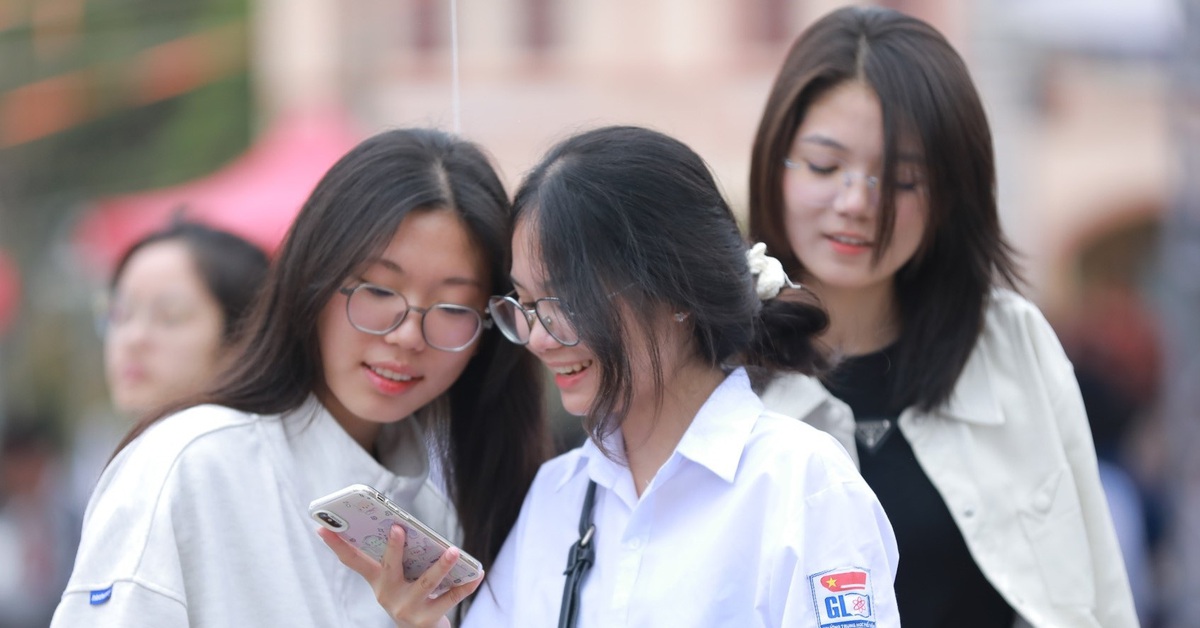 Sáng nay Tư vấn tuyển sinh - hướng nghiệp tại Hải Phòng và Cần Thơ